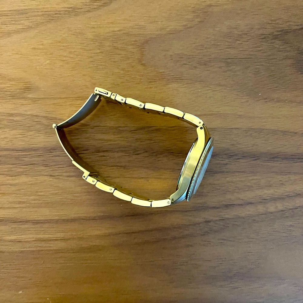 FOSSIL GOLD WATCH. - Picture 3 of 5